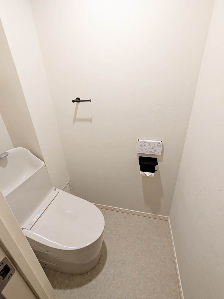 毎日が少し楽しくなる♪デザイン性と快適さを兼ね備えた上質トイレリフォーム